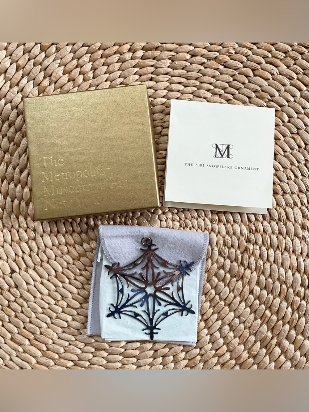 VTG MMA Metropolitan Museum of Art 2001 Snowflake Ornament Original Box Booklet